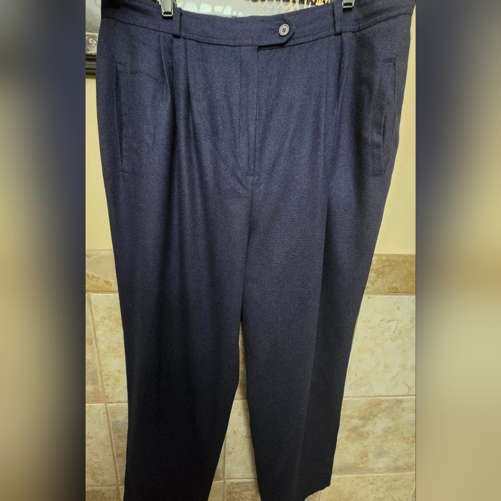 Chaus Women 36 Navy Blue 100% Wool, Full Lined, Pleated,front slit Pockets